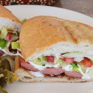 Big Torta Salchicha + Agua de Jamaica 1/2