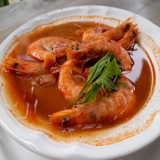 Caldo de camarón con Cascara
