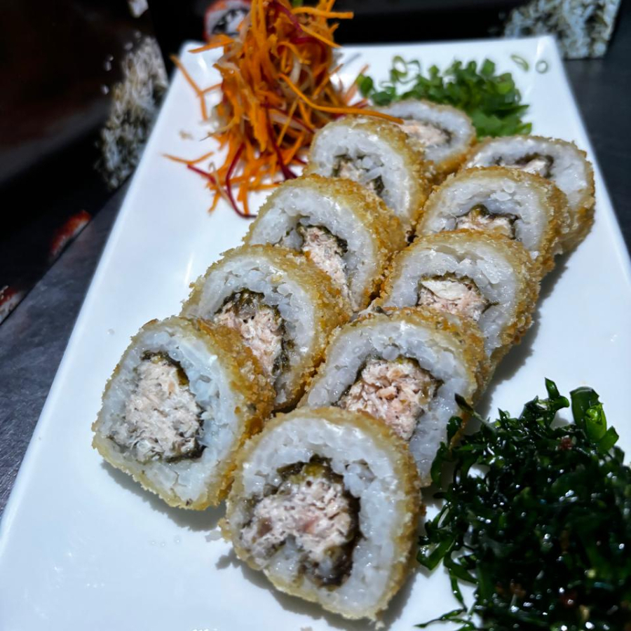 10 uniades de Enrolado de salmão com kani e cream cheese sem arroz empanado.