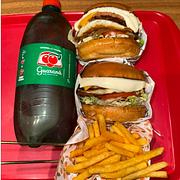 Pão Brioche ou Tradicional, Carne industrial, Queijo Prato, Presunto, Ovo, Alface, Tomate, Cebola Caramelizada no Shoyu, Molho Opcional + Batata P + guaraná Antárctica 1L