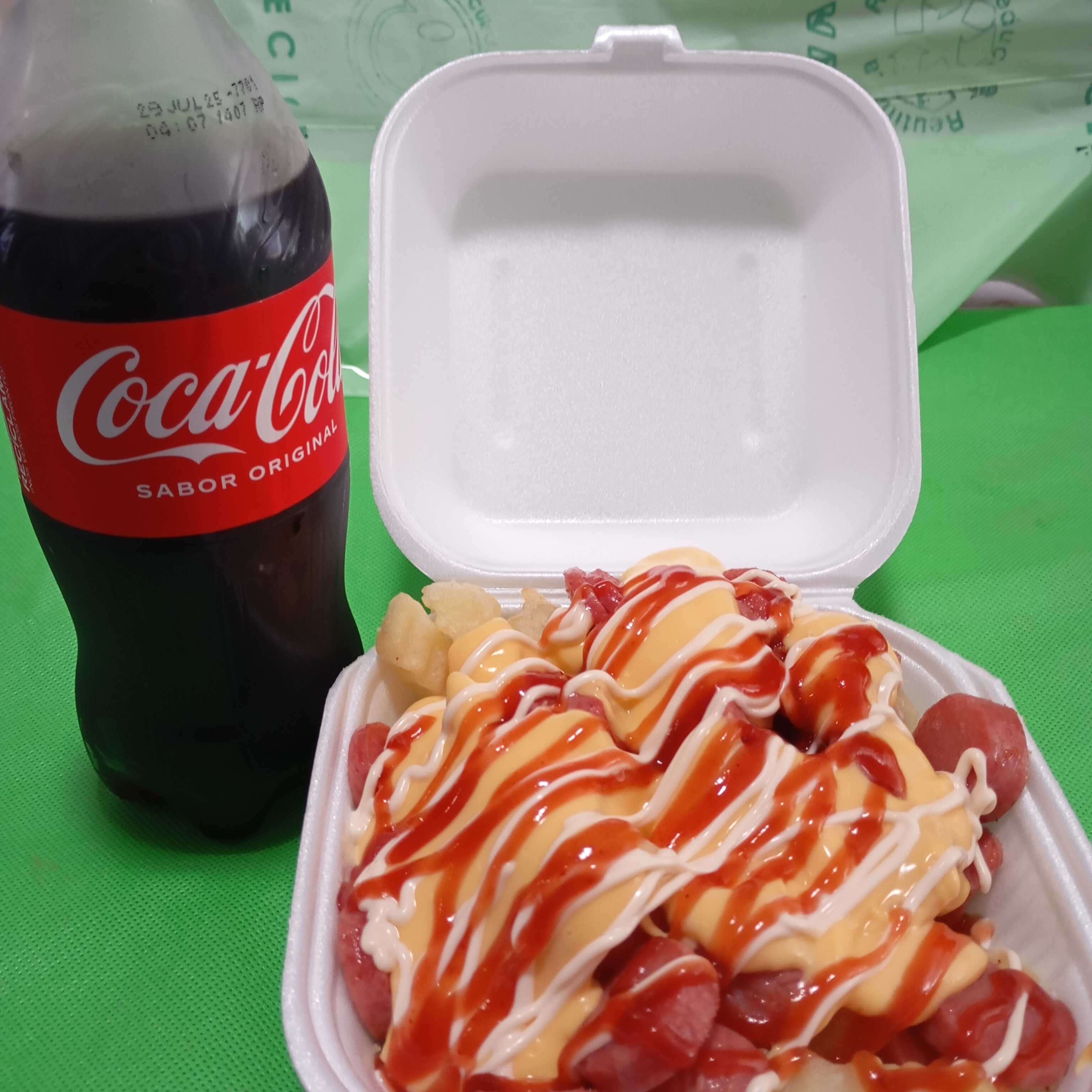 SALCHIPAPA Y COCA