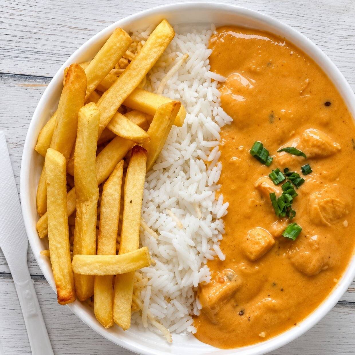 Delicioso Strogonoff de frango com arroz soltinho + Batata Frita Crocante