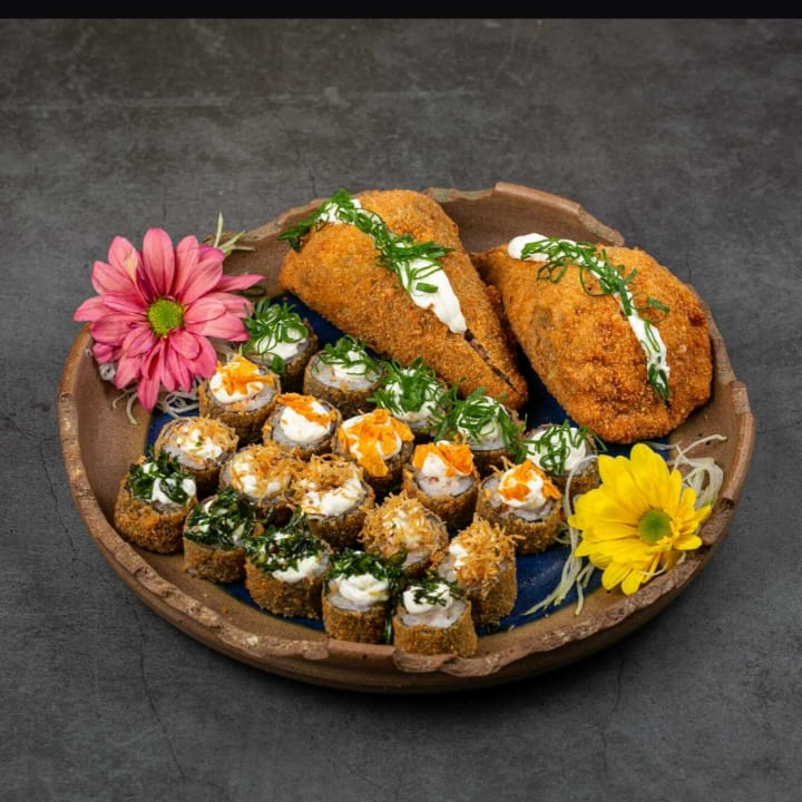 20 hot holl com cream cheese, cebolinha, doritos, batata crispy e couve crispy.