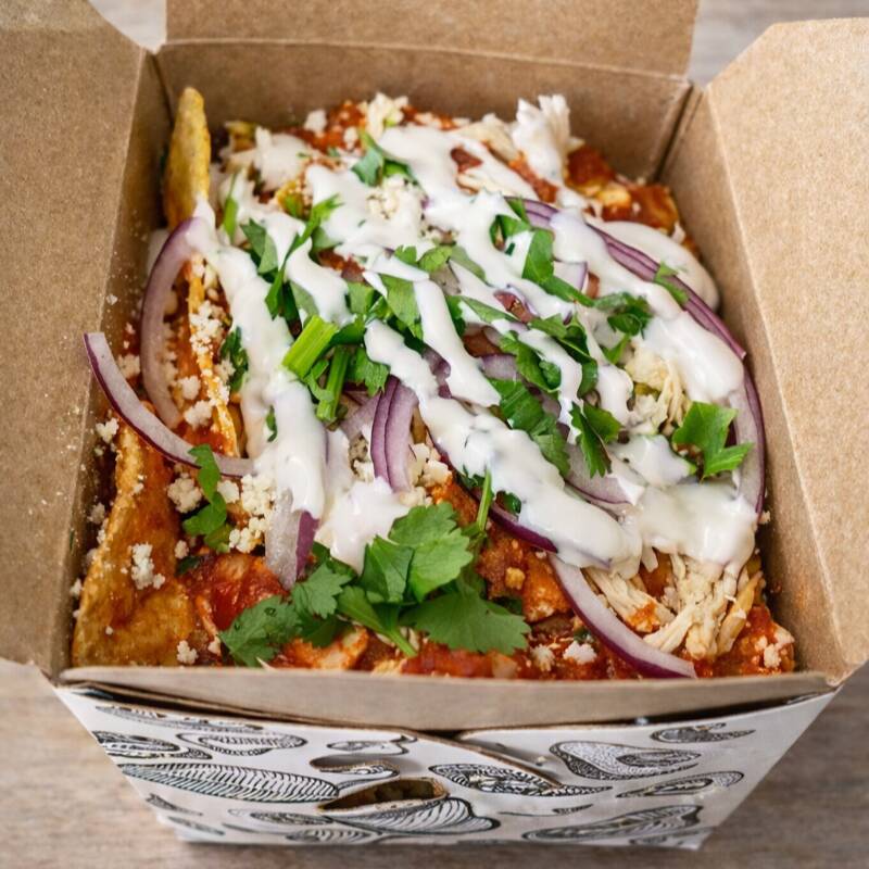 Wokbox 16oz Chilaquiles Rojos con Pollo