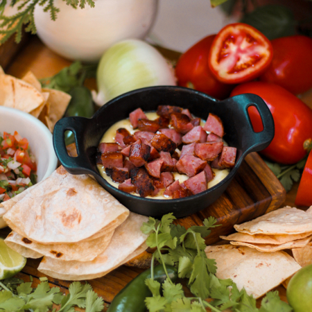 Queso Fundido con Chorizo Argentino