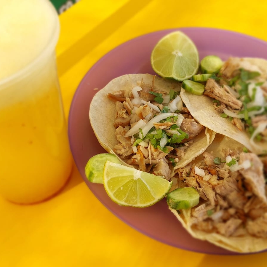 3 Tacos y Un Agua 100% Natural