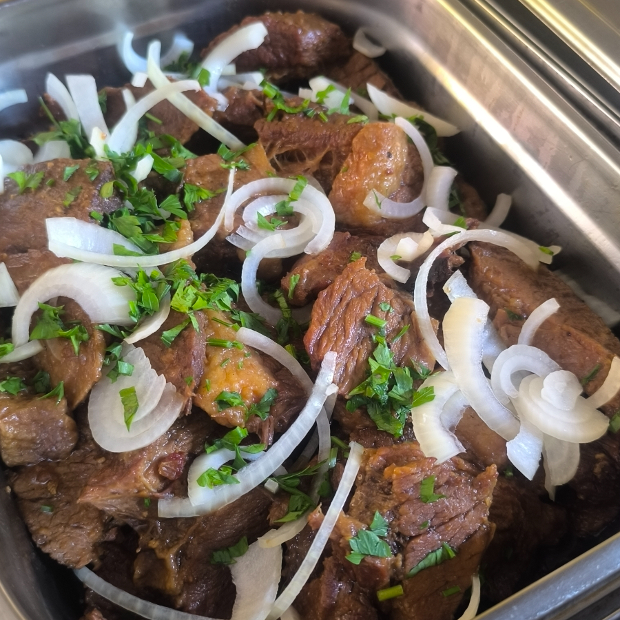 ACOMPANHA: arroz,feijão,macarrão,farofa e salada.