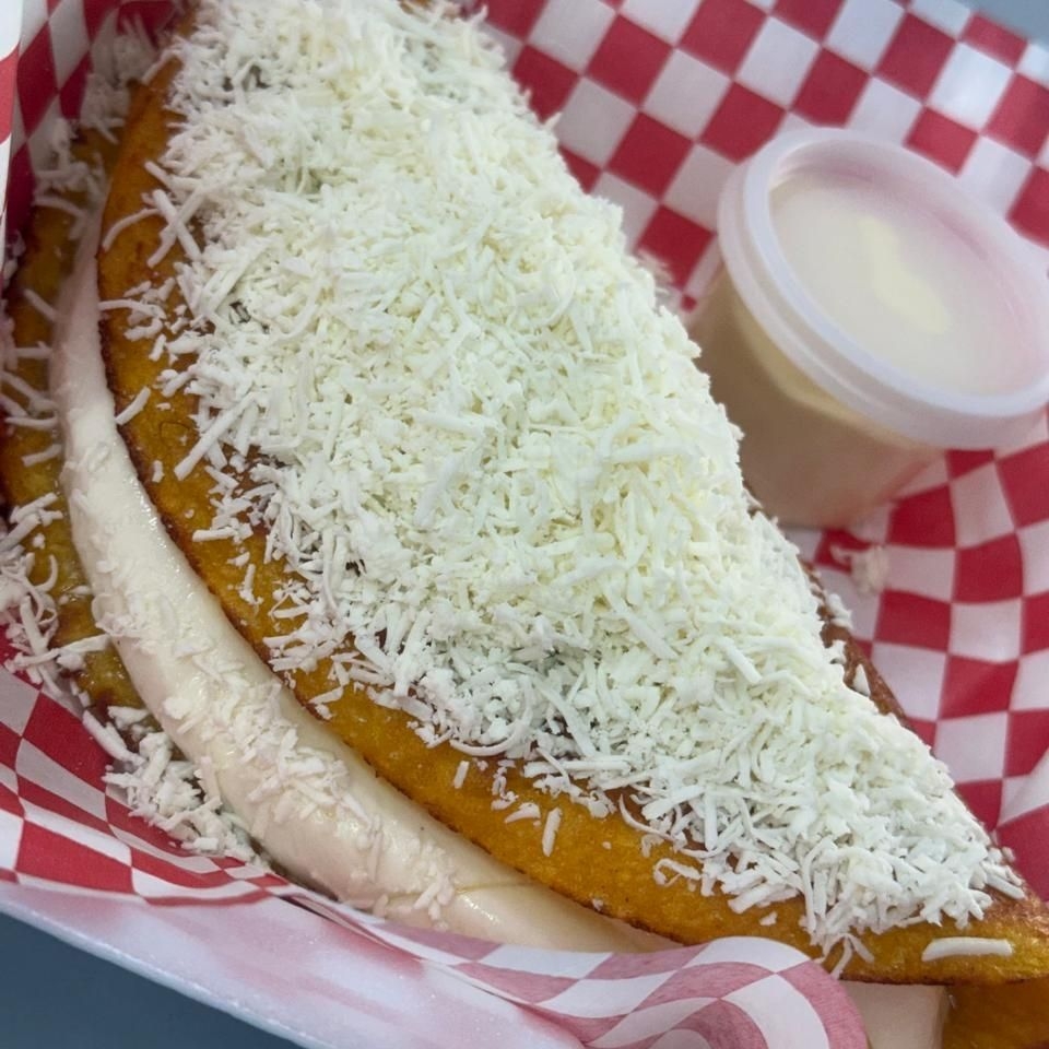 Cachapa con queso de