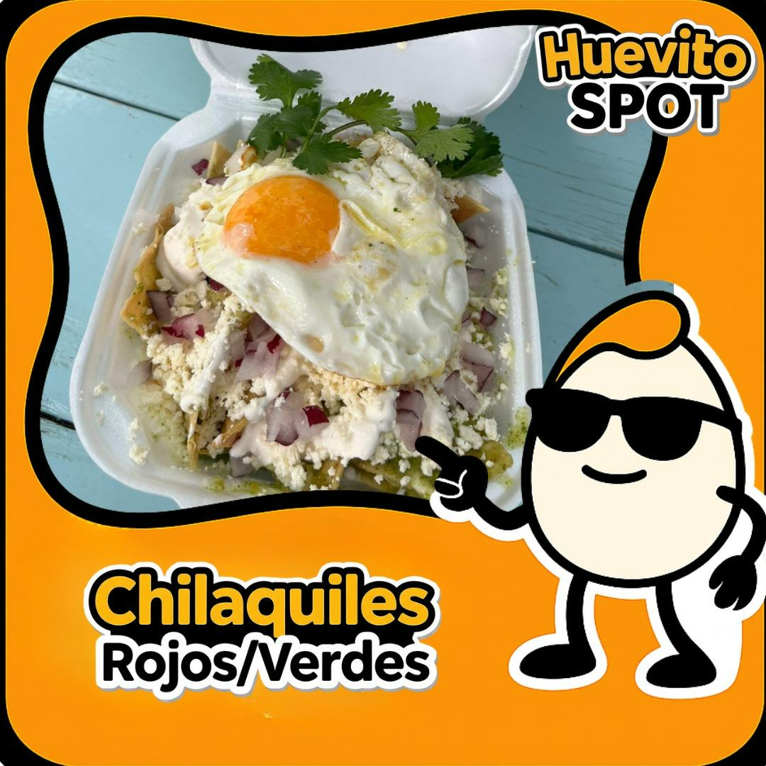Chilaquiles rojos con huevito