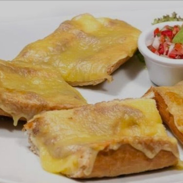 4 Molletes, +Frijoles+QuesoManchego+Proteina+Salsa