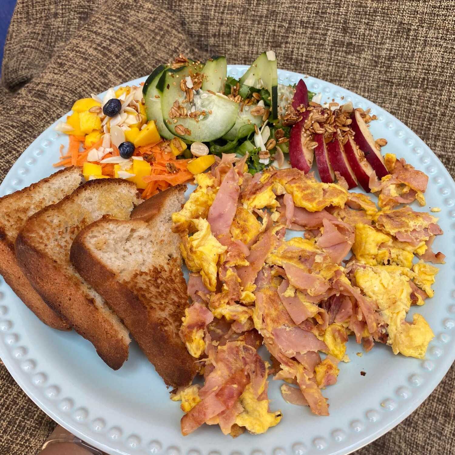 COMBO HUEVOS Y AGUA DE PIÑA