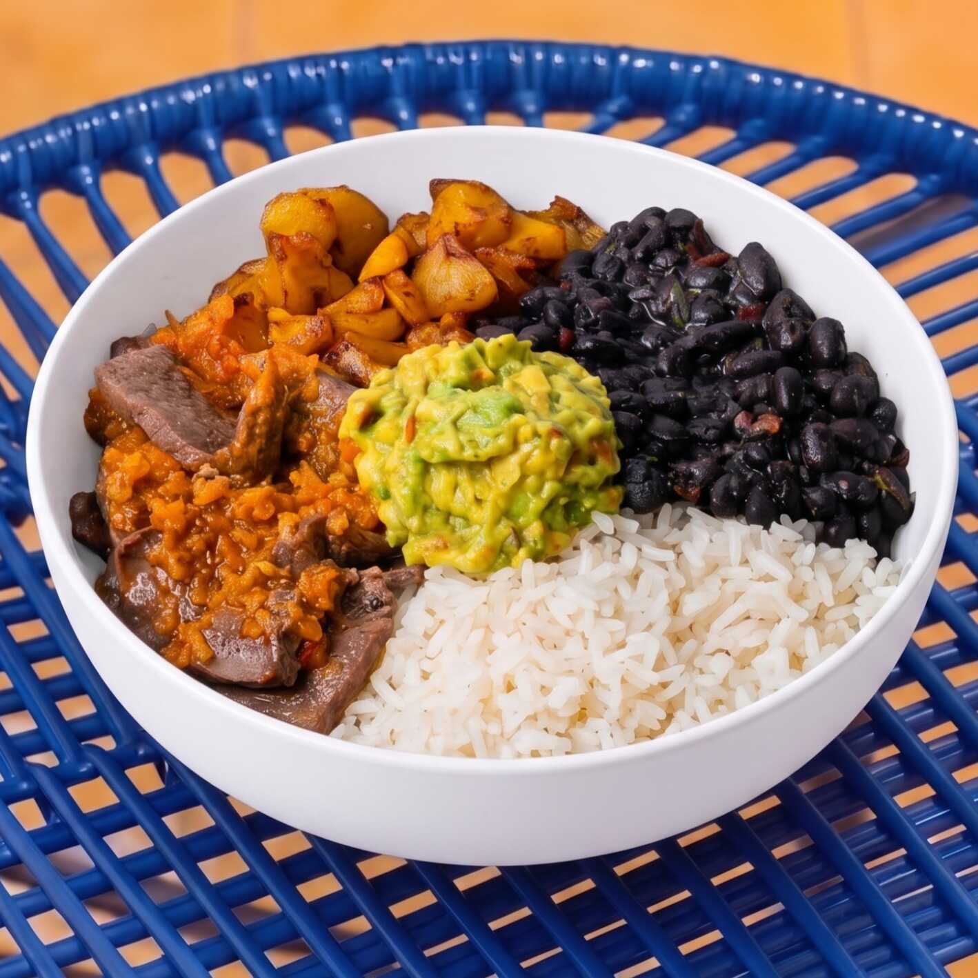 Menú Típico Criollo Bowl