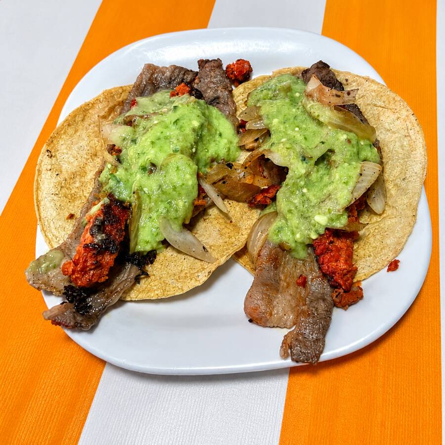 TACO DE AGUJA NORTEÑA CON CHORIZO