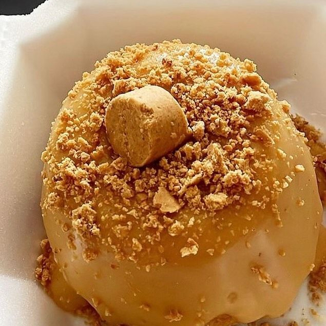 Creme de paçoca massa macia e bem recheado.