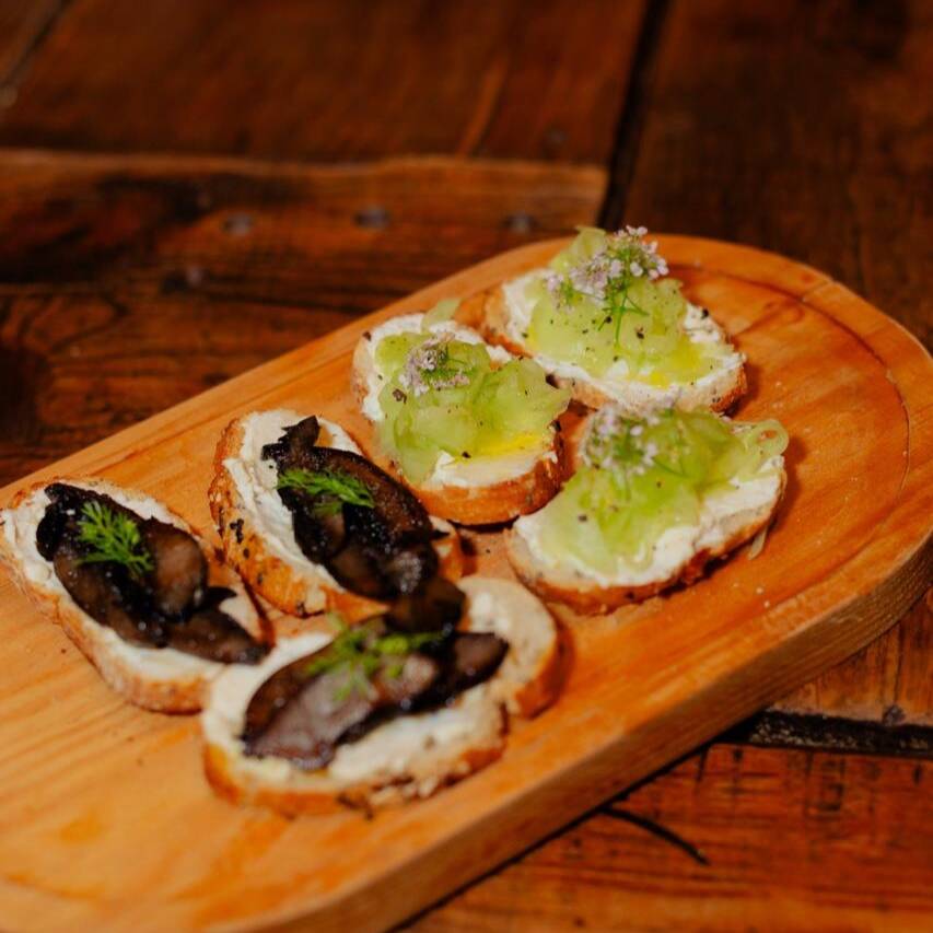 Montaditos de Queso Crema