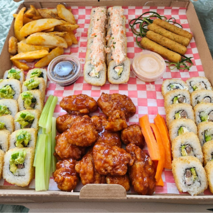 Zen-Sei Box- 3 Sushis, 12 Boneless, Papas, Dedos Q
