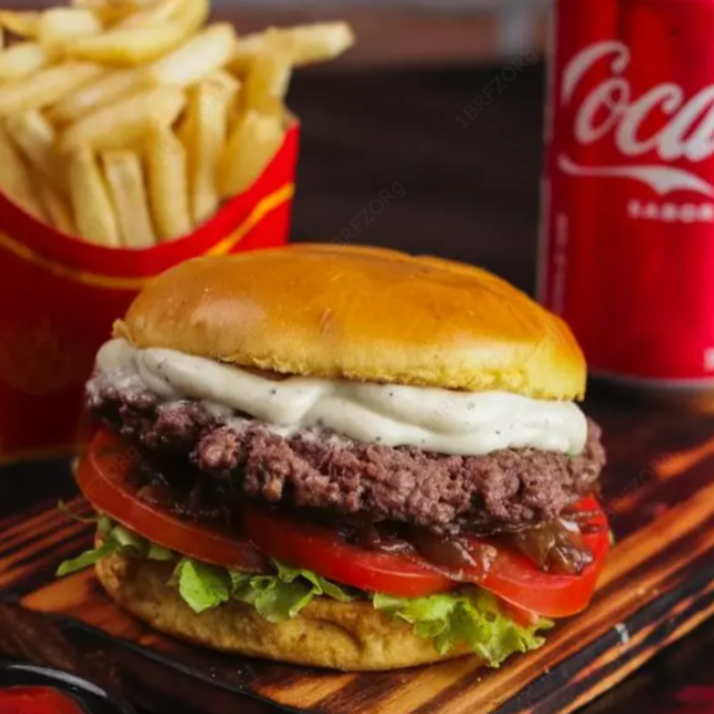 1x popis salada artesanal+ 1x batata frita 150g + um refrigerante lata 350 ml da sua escolha.