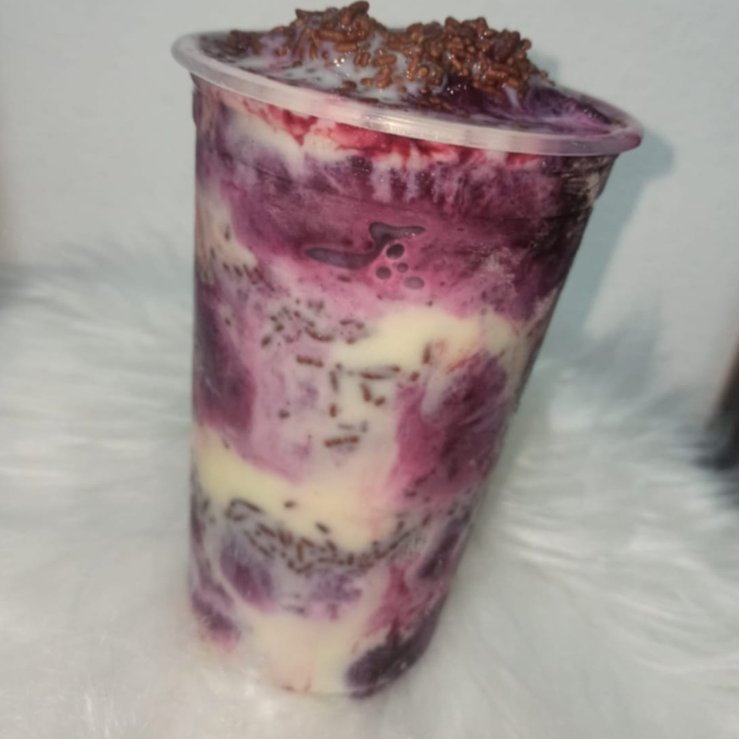 500ml de açai com mousse de maracuja ,bis e leite em po