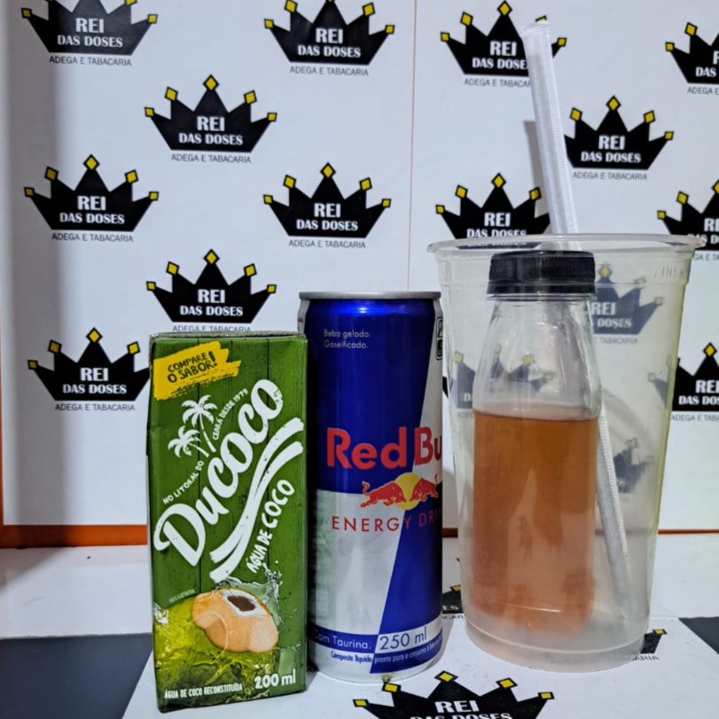 WHISKY CAVALO BRANCO 150ML,RED BULL TRADICIONAL E GELO DUCOCO.