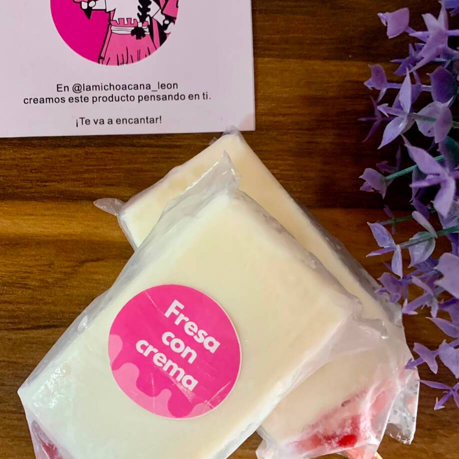 Paleta de Fresa con Crema.