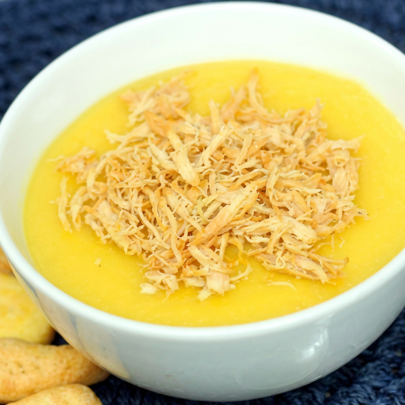 Este creme leva: Mandioquinha cremosa e file de frango desfiado