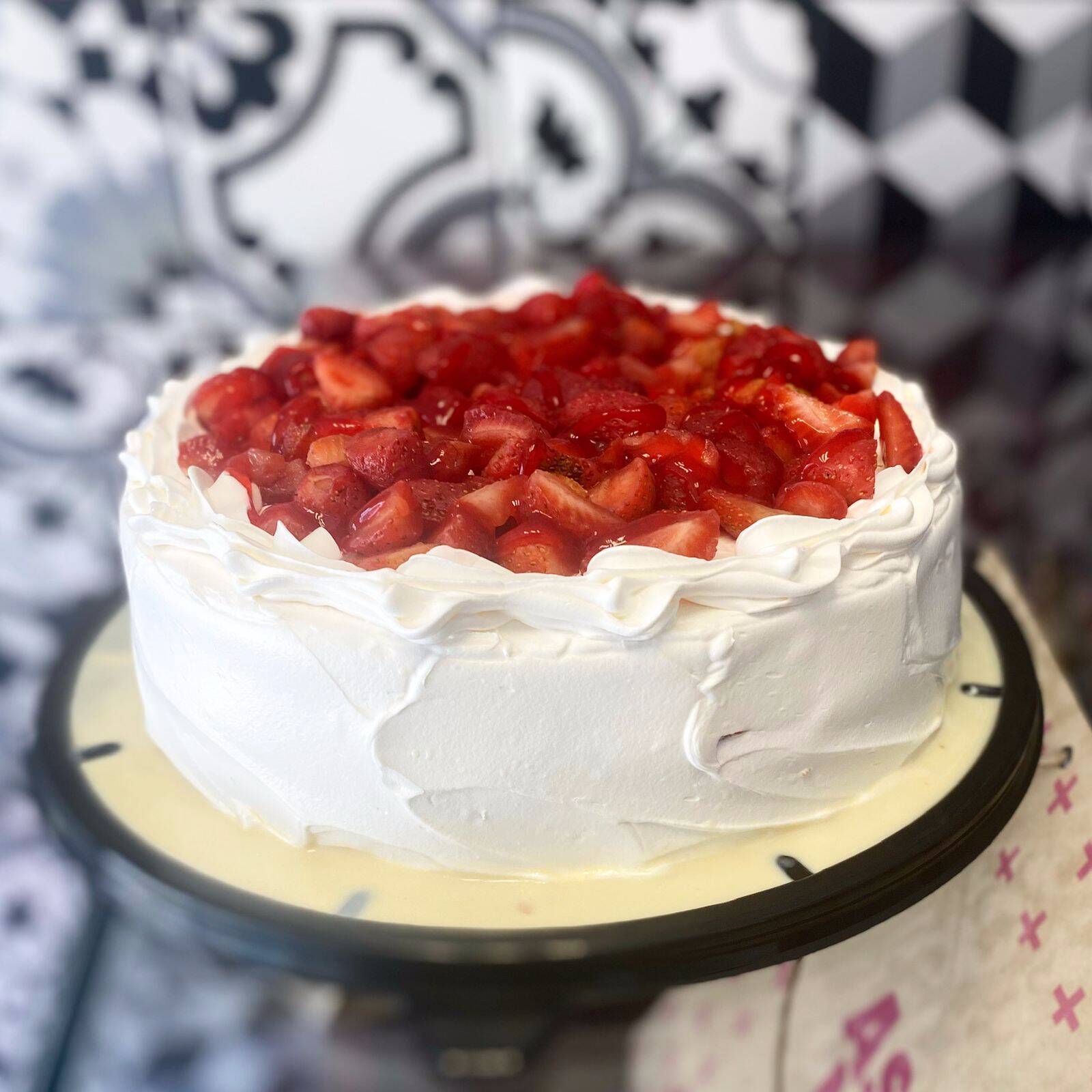 Pastel Tres Leches con Fresas