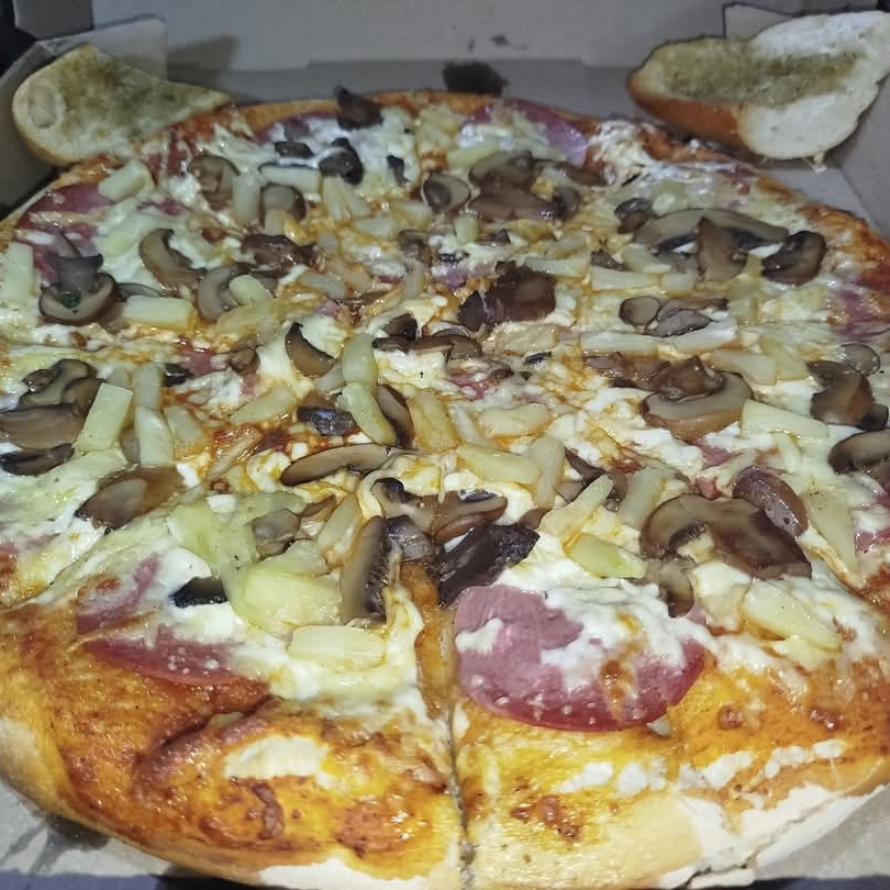 PIZZA GRANDE 3 ING + PAN + COCA 1.35