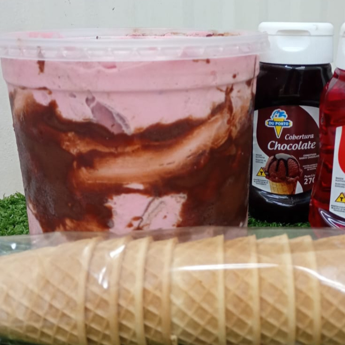 Escolha um Sabor de Sorvete 1,5L + um sabor de Cobertura + um pacote de casquinha.