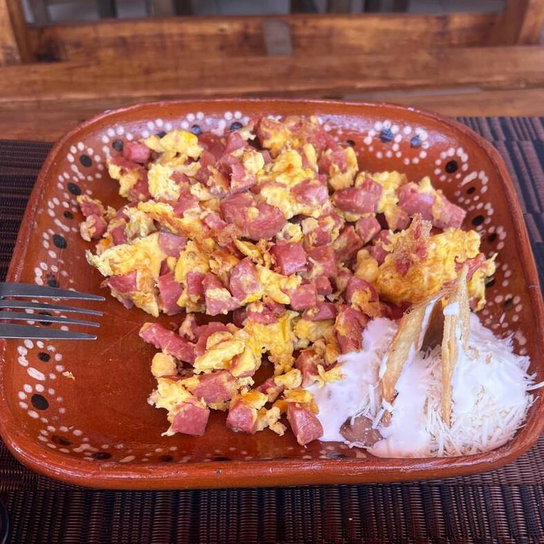 Huevos con Salchicha