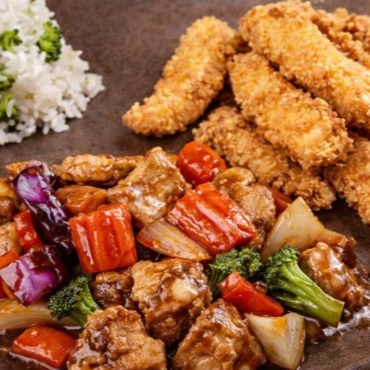 Combo de almoco (ter a sab, 11h as 18h): Prato do Panda Frango Xadrez completo com acompanhamento a escolha + 1 Coca-Cola lata 350ml ou Coca-Cola Zero.