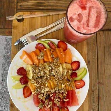 Fruta con Yogur y Granola