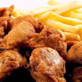 Frango  Passarinho, Batata Frita E Linguiça Mineira Puxada Na Cachaça