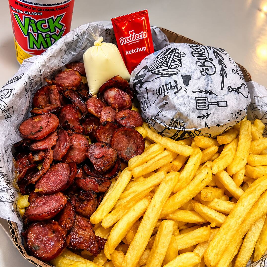 1 X-tudo, batata, calabresa e vick mix.
(serve até uma pessoa)
