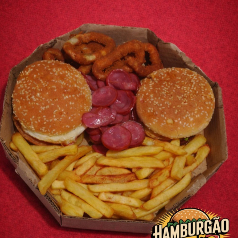 2 X-tudo, porção de Batata e uma porção de anel de cebola e calabresa.