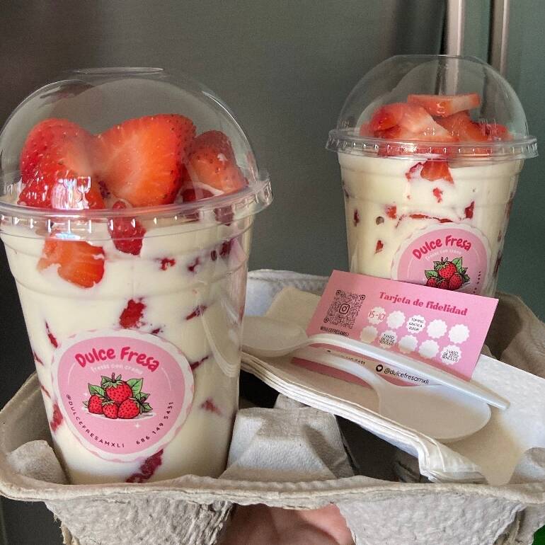 VASO FRESAS CON CREMA SENCILLO 20 OZ GRANDE