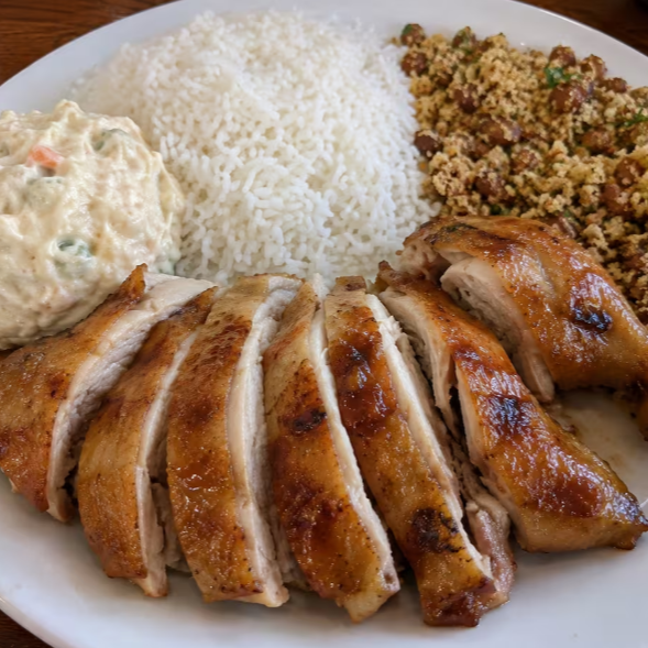 Arroz, maionese e farofa. Todo sábado e domingo!