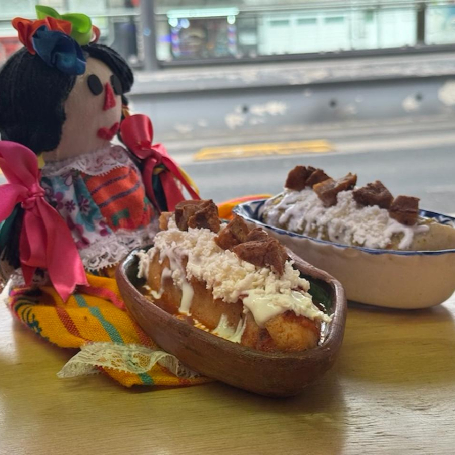 Tamal ahogado champiñones con chicharrón