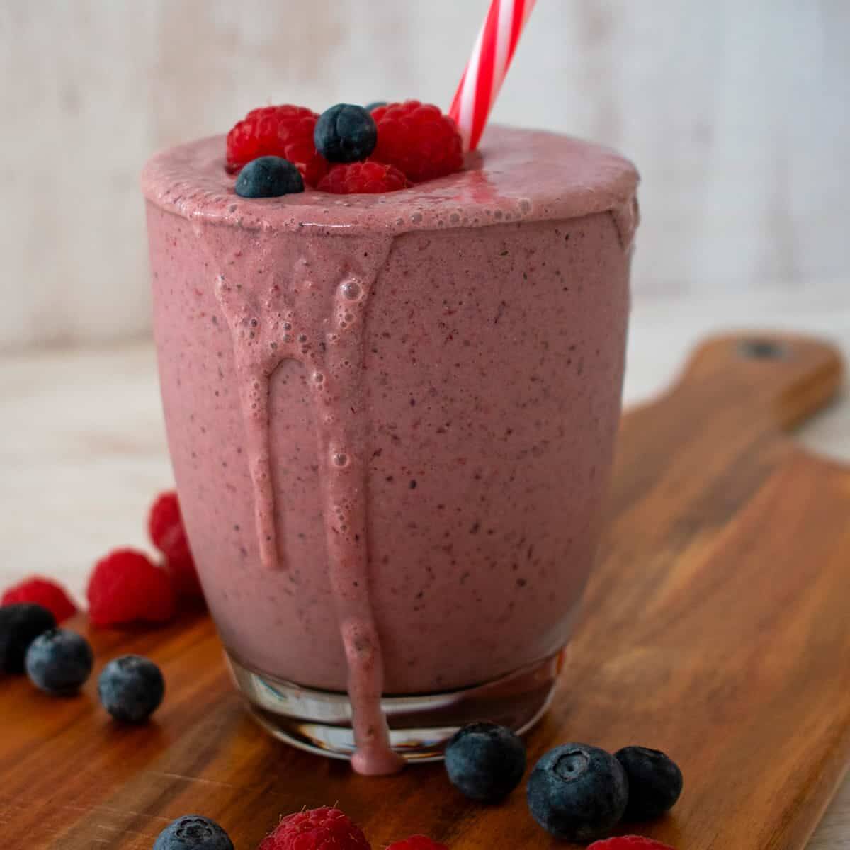 Licuado de Frutos Rojos 16 Oz