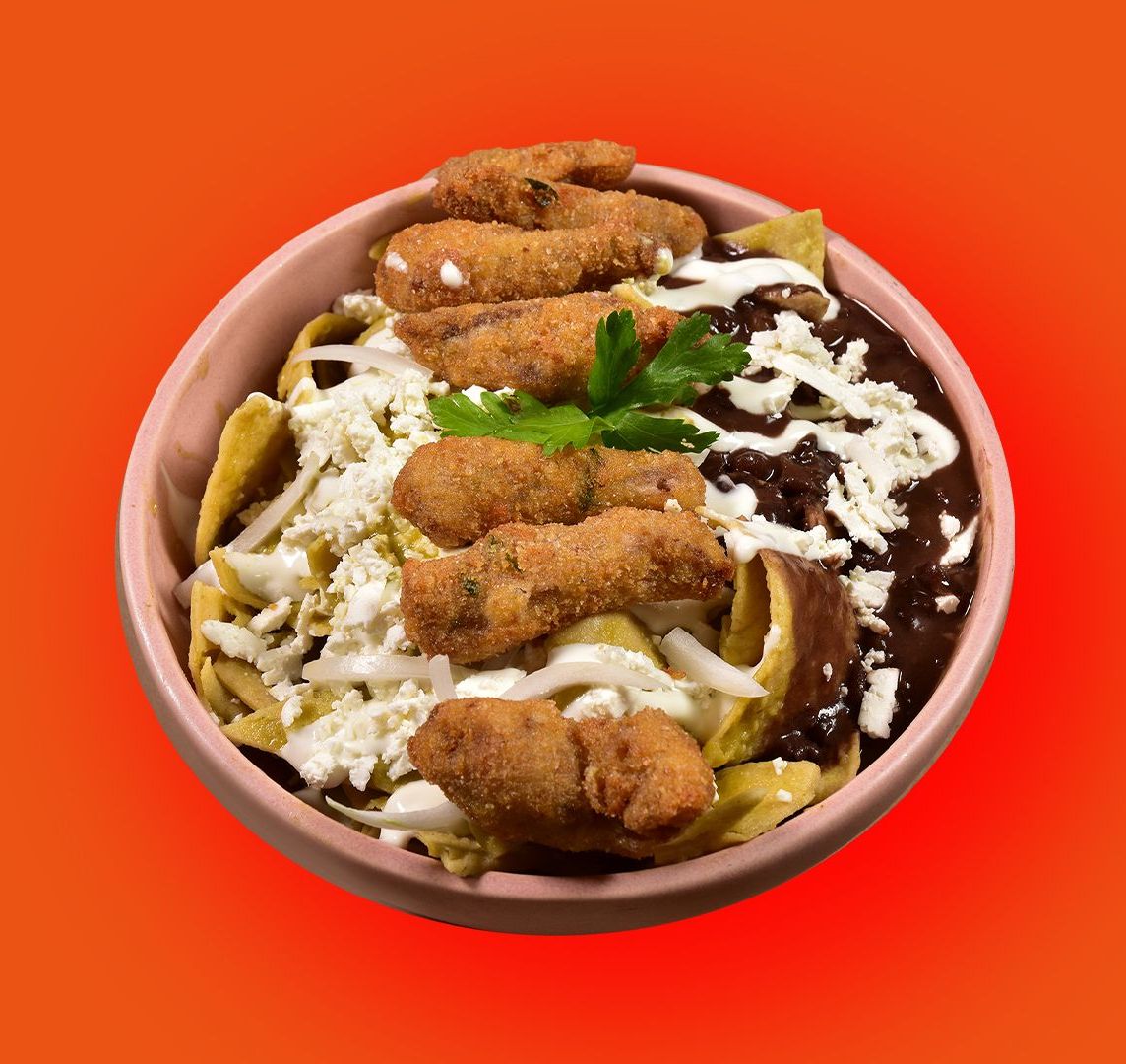 Chilaquiles con Rib Eye Crujiente