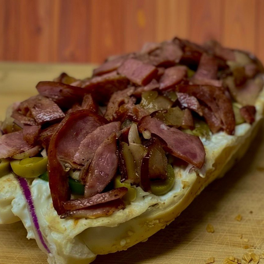 Acompanha: Pão, pasta de alho, tomate, cebola, pimentão, orégano, alho, torrado e azeitona