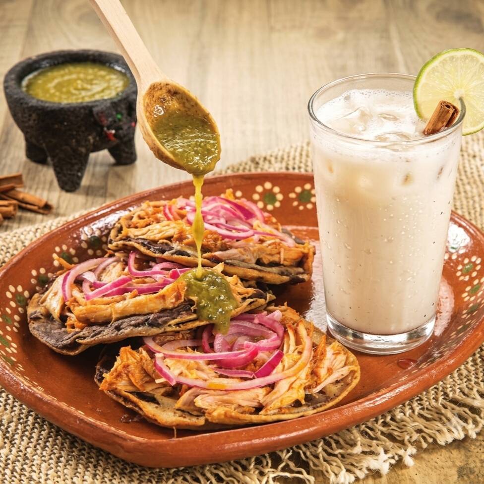 3 Panuchos Cochinita + 1 Agua