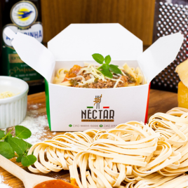 Massa caseira Talharim a Molho Bolonhesa gratinado com queijo mussarela e parmesão