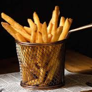 DELICIOSA PORÇÃO DE BATATA FRITA CROCANTES E SEQUINHAS