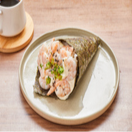 Arroz japonês, filé de camarão, cream cheese, cebolinha e gergelim moido