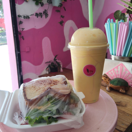 Desayuno Sandwich y Malteada