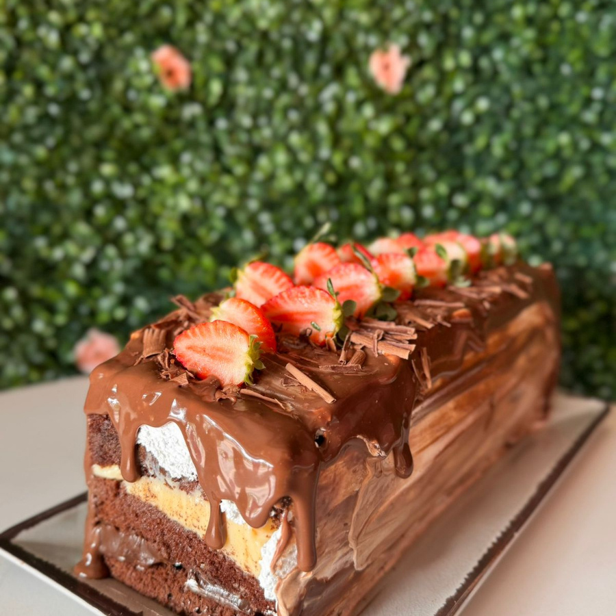 Massa de cacau, ninho brigadeiro e morangos