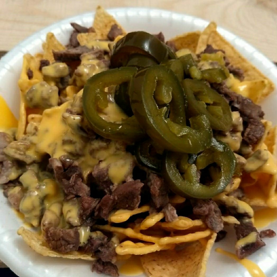 Nachos Tradicionales con Carne Asada