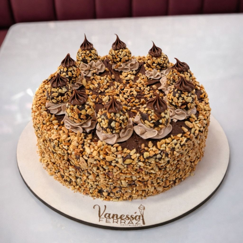 Massa Chocolate fofinha e bem molhadinha,recheio de brigadeiro gourmet,nutella e mousse de chocolate