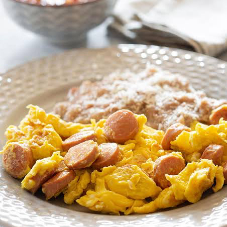 HUEVOS CON SALCHICHA