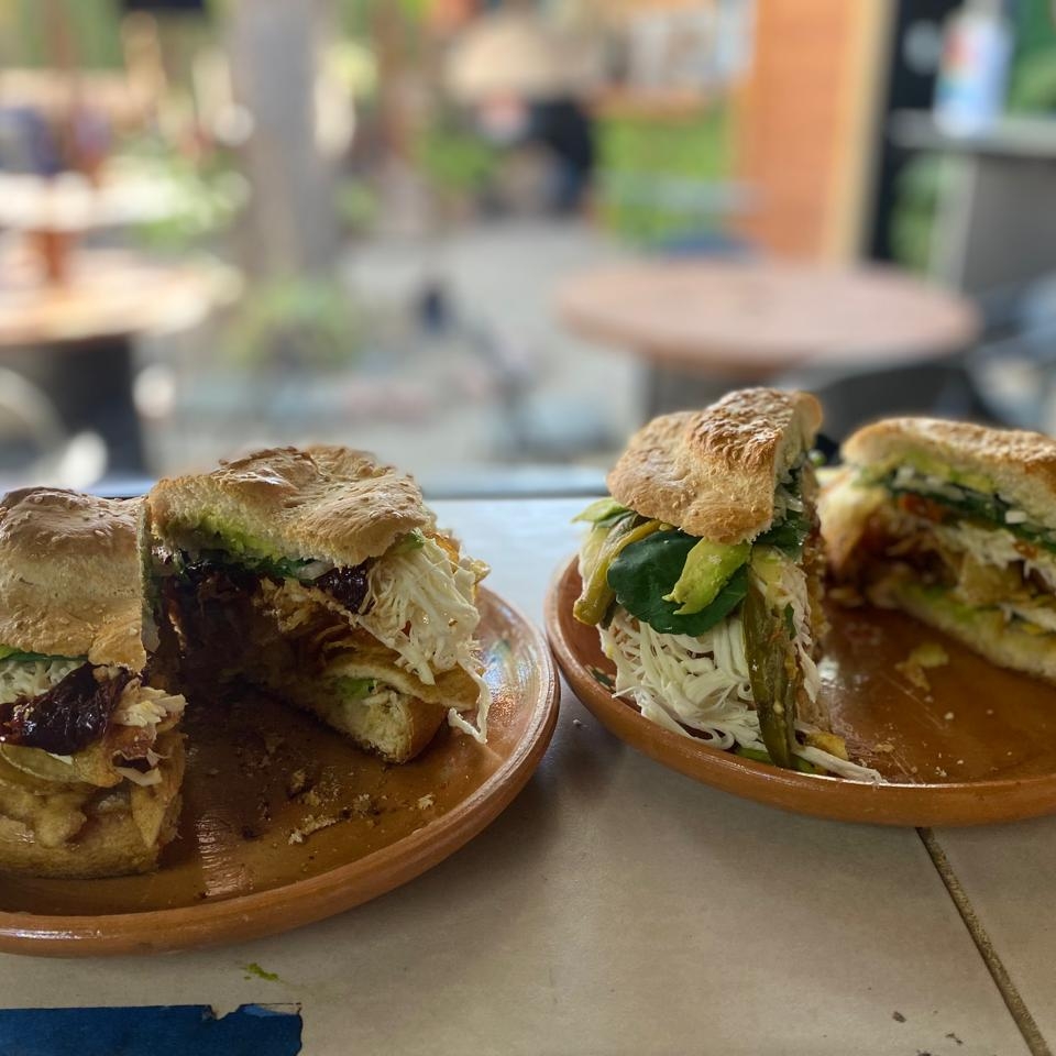 Cemita futbolera de milanesa de puerco